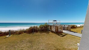 Property grounds - Stunning 1st floor 2 bed w/beach service (Miramar Beach)