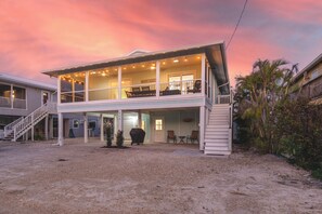 Exterior - 🏖️Private Pool, Steps to Beach-Times Square District-Lazy Lobster🦞 (Fort Myers Beach)