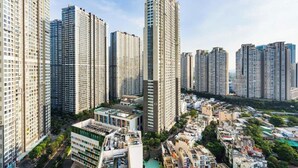 A high-rise residential building complex with multiple apartment buildings, a central open area, and surrounding smaller structures. - Vinhomes Central Park Landmark 81-Apts (Ho Chi Minh City)
