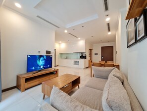 Comfort-Apartment, 2 Schlafzimmer, Balkon, Blick auf den Innenhof | Wohnbereich
