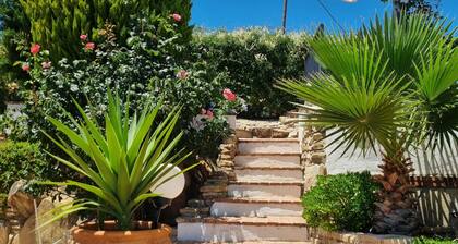 Countryside Apartment, peace and tranquility, spectacular views of Sierra Nevada