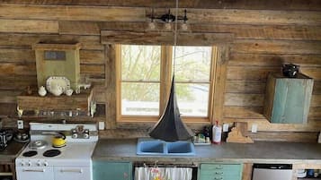 Réfrigérateur, four, plaque de cuisson, cafetiÚre/bouilloire