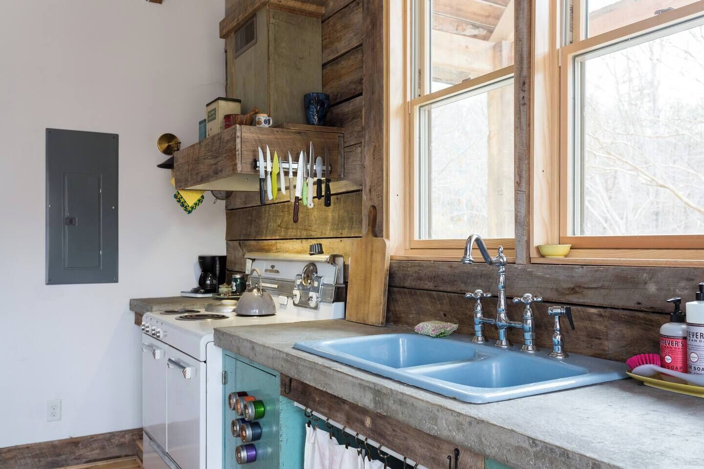 Réfrigérateur, four, plaque de cuisson, cafetière/bouilloire