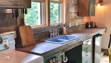 Réfrigérateur, four, plaque de cuisson, cafetiÚre/bouilloire