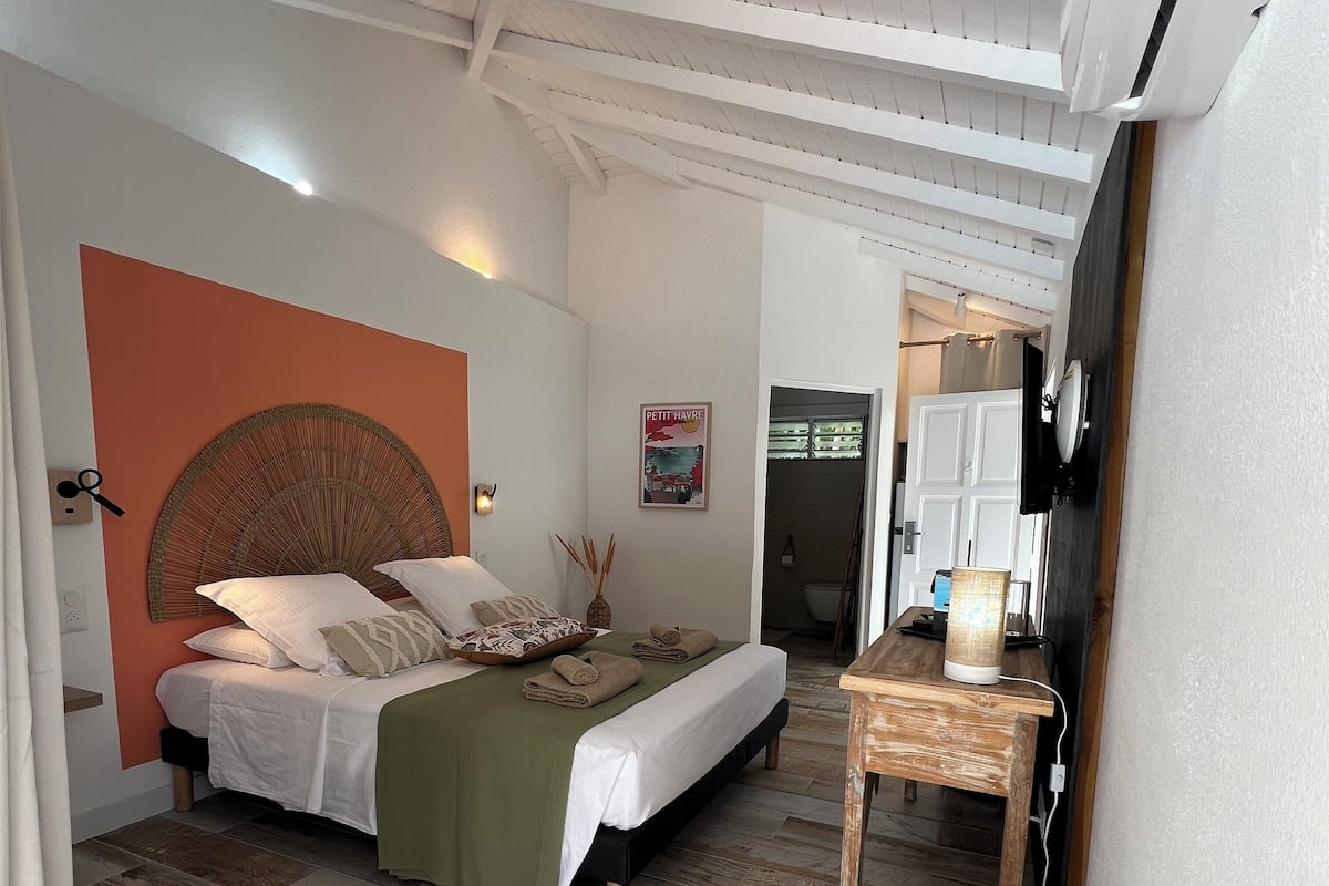 Chambre Double Deluxe | Décoration personnalisée, ameublement personnalisé, Wi-Fi gratuit