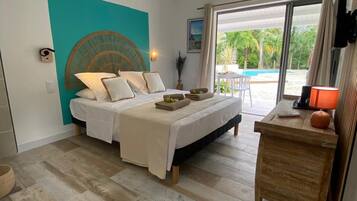 Kamar Comfort, pemandangan kolam renang | Didekorasi berbeda-beda dan dilengkapi dengan perabotan berbeda-beda