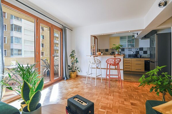 Fridge, oven, dishwasher, coffee/tea maker - Charming T3 of 60 m2 with balcony in Marseille (Marseille)