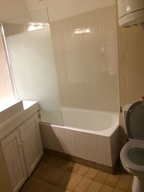 Haartrockner, Seife, Toilettenpapier
