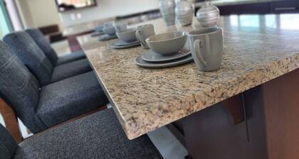 Apartment for 8 with terrace and BBQ in the city center