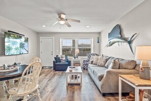 Smart TV, books - Stay in this 3BR/2BA condo you may never want to leave! (Port Aransas)