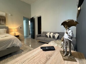4 bedrooms, desk, iron/ironing board, travel crib
