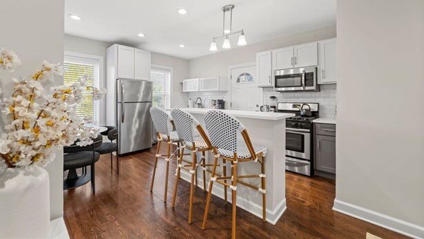 Private kitchen - Beautifully Renovated 1BR Gem in Lincoln Square (Chicago)
