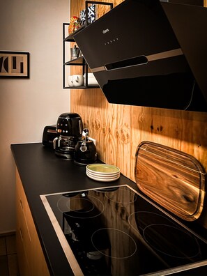 Kühlschrank, Herdplatte, Geschirrspüler