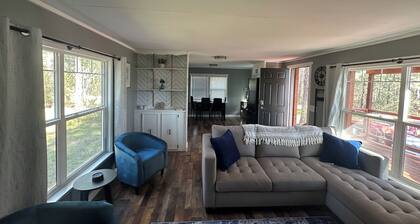 Delightful mobile home with WiFi in charming Arlee
