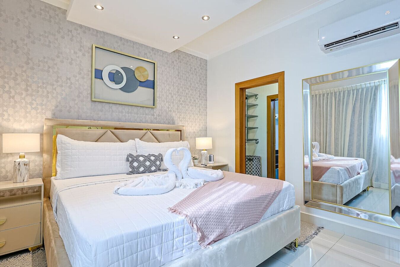 2 quartos, escrivaninha, ferros/tábuas de passar roupa, Wi-Fi