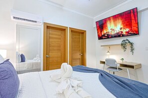 2 bedrooms, desk, iron/ironing board, WiFi