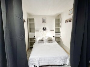 1 sovrum och strykjärn/strykbräda
