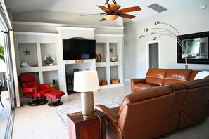 Smart TV - Villa Pelican Point with gulf access by SWFL-Villas in Southwest Cape Coral (Cape Coral)