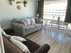 Smart-tv en een tafeltennistafel