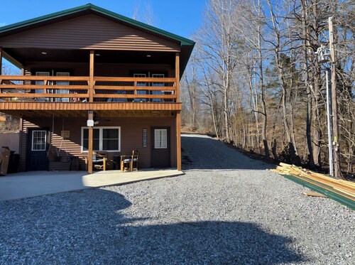 Cozy cottage in charming New Hope with AC, WiFi
