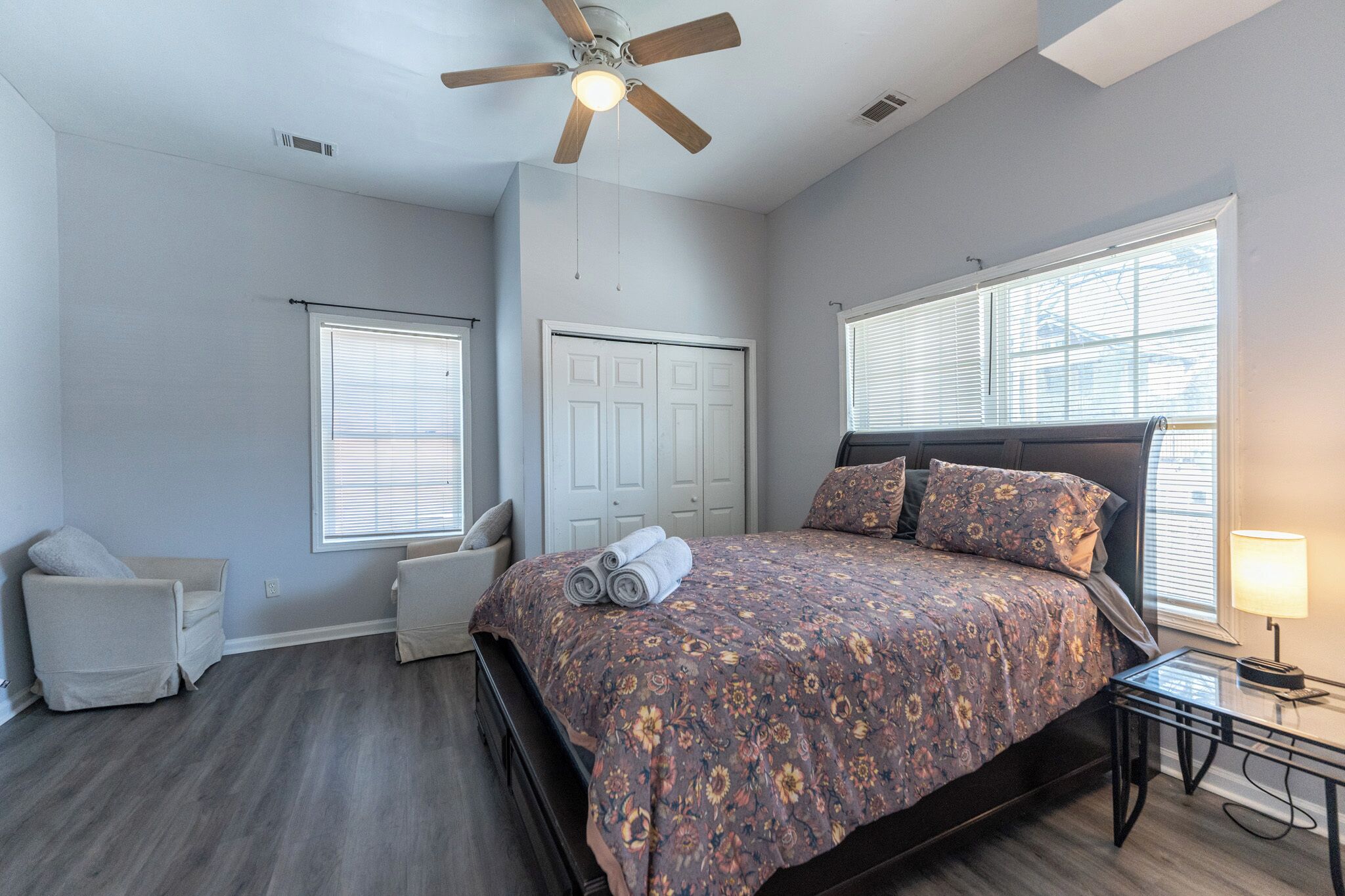 3 slaapkamers, een strijkplank/strijkijzer, wifi