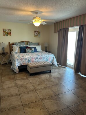 4 soverom, strykejern/-brett, wi-fi (inkludert) og sengetøy