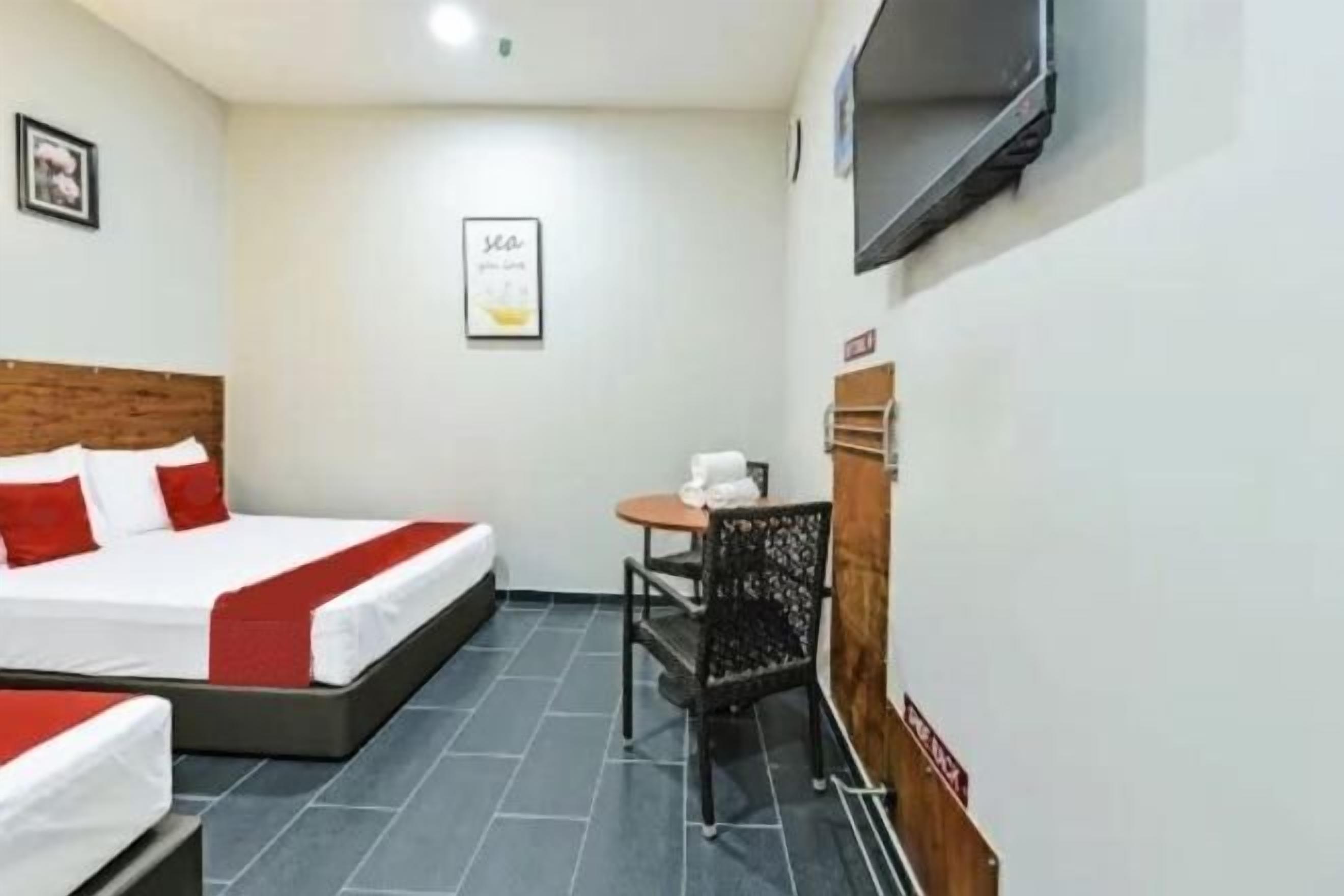 Desk, laptop workspace, free WiFi