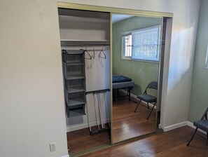 3 bedrooms, bed sheets - Spacious 3-bedroom apartment in Oakland (Oakland)