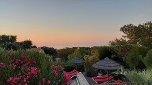 Terrace/patio - La Bergerie, ideal for couples, welcomes you in its authentic decor. (L'Île-Rousse)