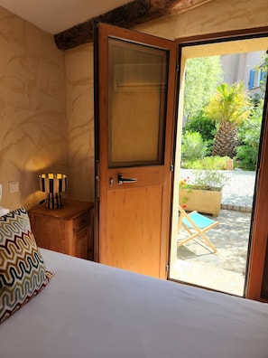 1 habitación, tabla de planchar con plancha, wifi y ropa de cama 