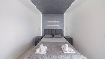 5 bedrooms, iron/ironing board, WiFi (free), bed sheets
