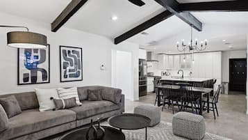 TV connectée, cheminée, jeux vidéo