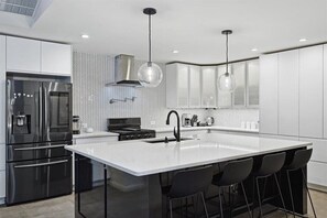 冰箱、微波炉、烤箱、炉灶