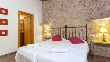 House | 3 bedrooms, individually furnished, iron/ironing board