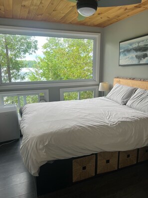 2 bedrooms, iron/ironing board, WiFi, bed sheets - Modern Private Cottage on Quiet Tranquil Lake (Sharbot Lake)
