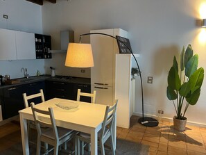 Dining - Navigli Darsena - Luxury Apartment with balcony (Milano)
