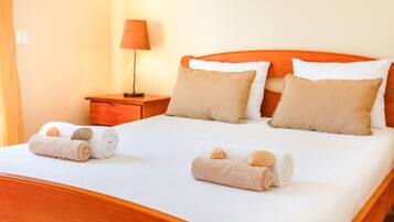 3 bedrooms, in-room safe, iron/ironing board, free WiFi