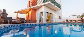 Modern villa with BBQ and heatable pool
