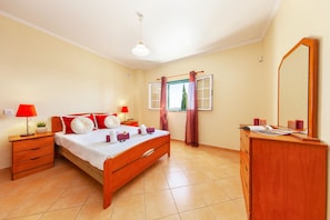 4 bedrooms, in-room safe, iron/ironing board, free WiFi