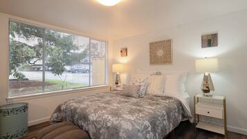 4 bedrooms, WiFi, bed sheets