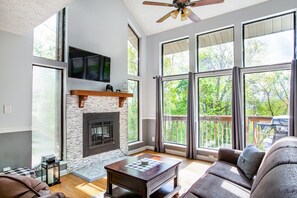 Smart TV, fireplace