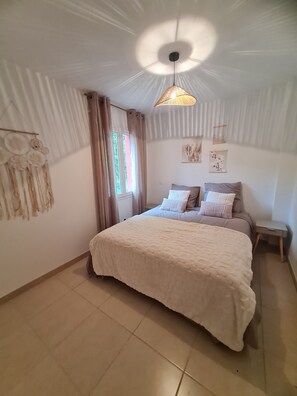 3 bedrooms, iron/ironing board, travel cot, free WiFi