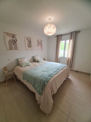 3 bedrooms, iron/ironing board, travel cot, free WiFi