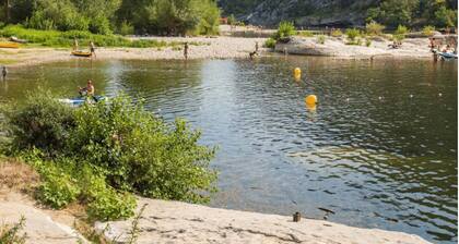 Villa avec Piscine Privée - A 5 min de la plage et 5min des Gorges de l'ArdÚche.