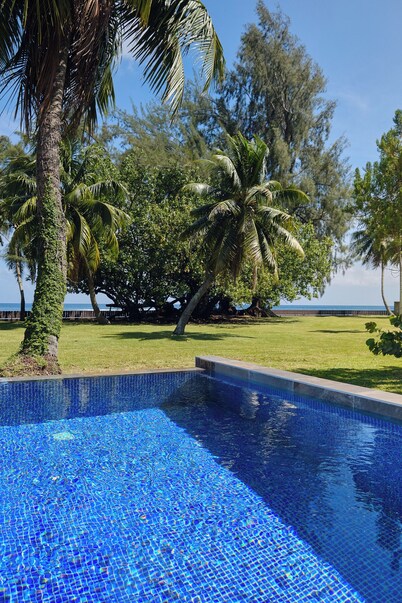 Seaside villa with swimming pool in a large garden