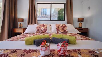 3 Schlafzimmer, Schreibtisch, Bügeleisen/Bügelbrett, Reisekinderbett