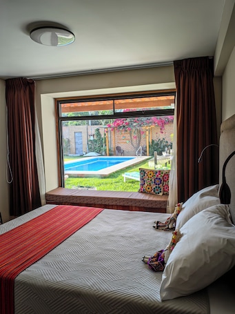 Standard Bungalow, Pool View. Oro Andino Lodge