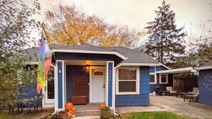 A small house with a blue exterior, a front porch, and a mailbox. - Welcome to your private Ballard retreat! (Seattle)
