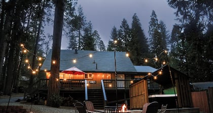 Cozy 4-bedrooms cabin with Game room and Hot tub in Pioneer