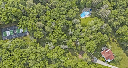 Private Pool & Pickeball - Fern Leaf Farmhouse